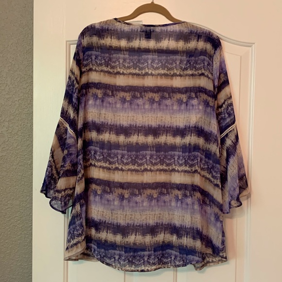 Blue and Tan Tunic with Lace Detail - Picture 3 of 4